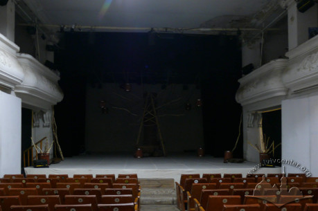 Pl. Henerala Hryhorenka, 5. View of the stage of the present-day theatre