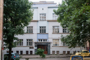 Вул. Японська, 9 – кіноклуб (не діє)