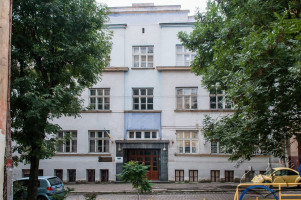 Вул. Японська, 9 – кіноклуб (не діє)