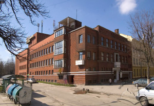 Вул. Кушевича, 1 – кінотеатр (не діє)