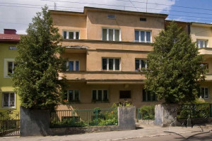 Вул. Котляревського, 44 – житловий будинок