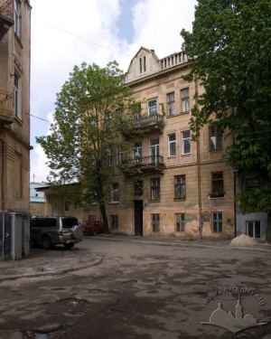 Вул. Здоров’я, 14 – житловий будинок