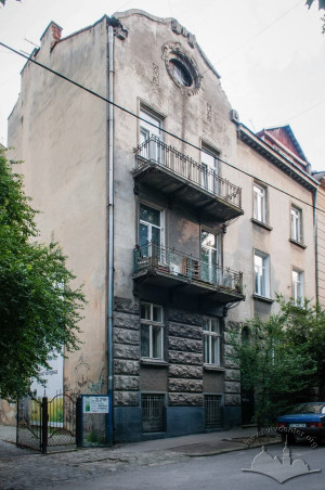 Вул. Здоров’я, 11 – житловий будинок