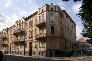 Вул. Левинського, 2 – житловий будинок