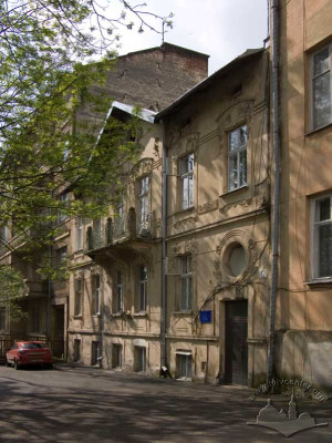 Вул. Левинського, 12 – будинок медичної установи (колишній житловий)