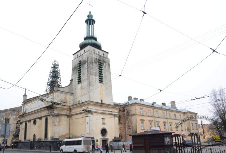 Пл. Митна, 2. Загальний вигляд костелу та колишнього монастиря Кларисок