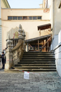 Vul. Bandery, 8. Stairs before the main entrance