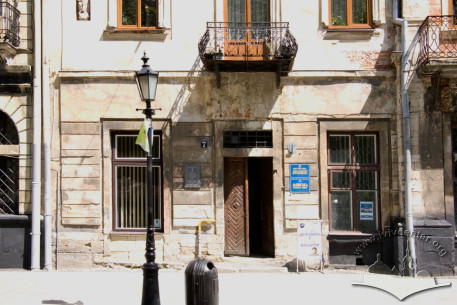 Pl. Rynok, 7. Part of the main facade