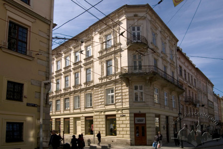 Pl. Rynok, 11. View from the beginning of Ruska str.