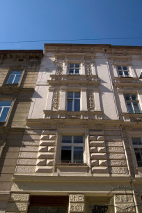 Pl. Rynok, 11. A part of the lateral facade which faces Serbska str.