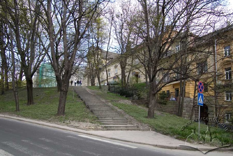 Вул. Винниченка, 30а – церква Стрітення Господнього (колишній костел ...