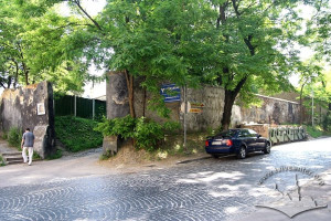 Vul. Hrabovskoho – former st. Lazarus' convent walls