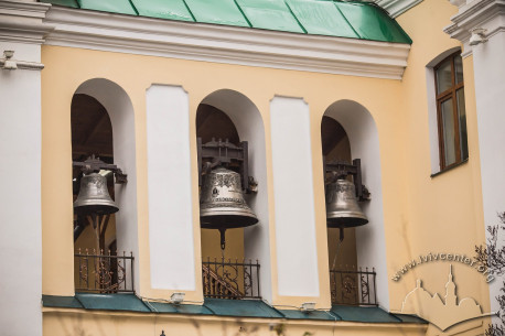 Vul. Hrushevskoho, 2.