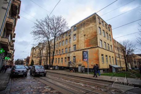 Вул. Генерала Чупринки, 45. Загальний вигляд будинку із західного боку