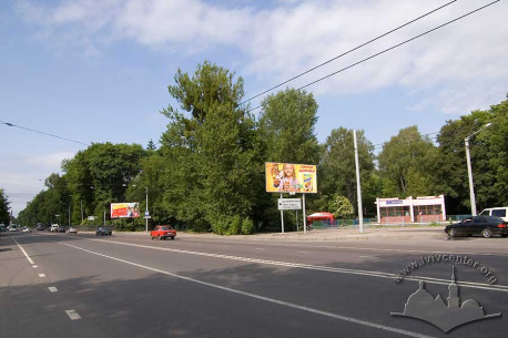 Вул. Стрийська. Південна частина Стрийського парку. Раніше в цих місцях розташовувався стадіон українського спортивного товариства «Сокіл-Батько»