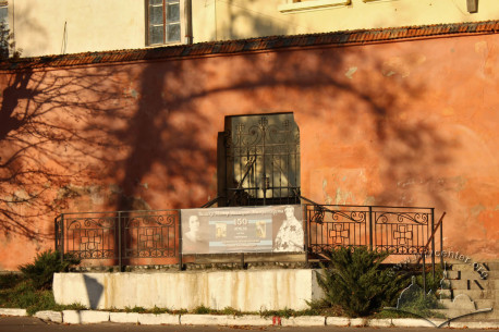 Вул. Кривоноса, 1. Вхід на територію колишнього монастиря