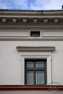 Pl. Rynok, 27. A 4th floor window
