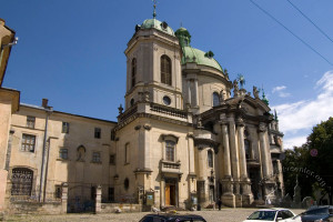 Pl. Muzejna, 1 – dawny kościół dominikański (obecnie muzeum historii religii)