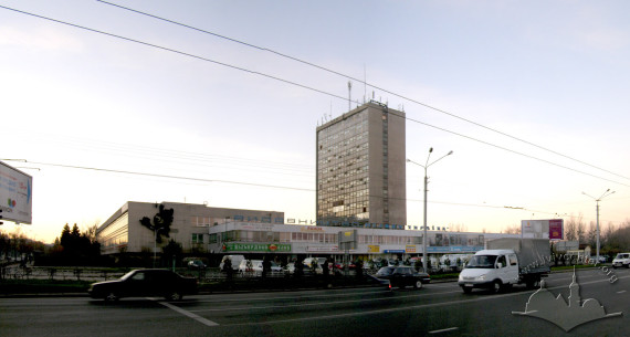Вул. В. Великого, 2. Вигляд комбінату з перехрестя вул. Стрийської та Володимира Великого