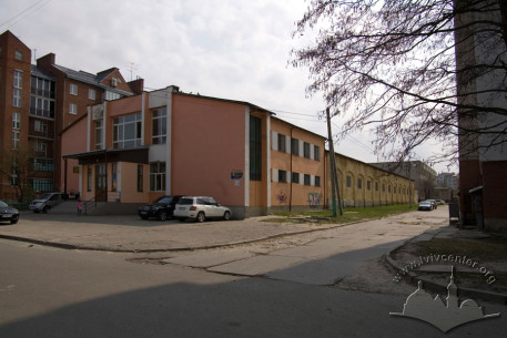 Вул. Княгині Ольги, 3а. Загальний вигляд будинку з вул. Піддубного