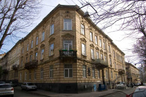 Вул. Патріарха Димитрія Яреми, 7 – житловий будинок