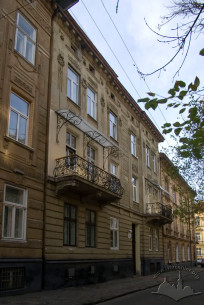 Vul. Sevastopolska, 4. The building's principal facade. A view from the east