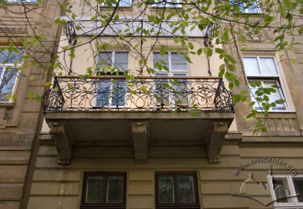 Vul. Sevastopolska, 4. A balcony on the 2nd floor