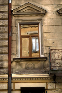 Vul. Pekarska, 18. A 2nd floor window