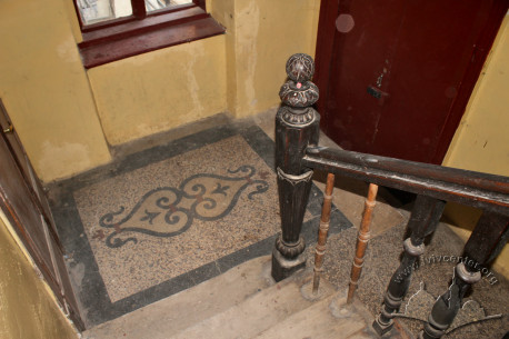 Vul. Konyskoho, 3. The principal staircase