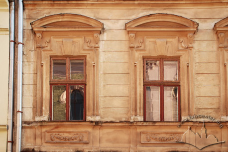 Vul. Konyskoho, 3. 2nd floor windows