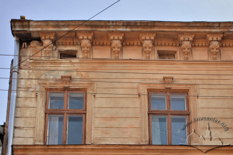 Vul. Konyskoho, 3. 3rd floor windows