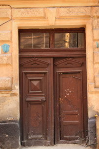Vul. Konyskoho, 3. Main entrance gate
