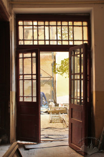 Vul. Konyskoho, 3. Doors leading to the courtyard