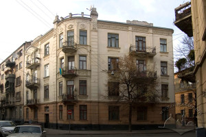 Вул. Кониського, 4а – житловий будинок