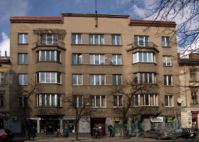 Вул. Князя Романа, 9 – житловий будинок
