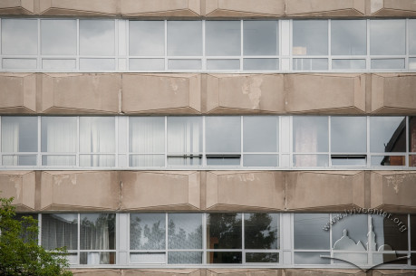 Vul. Karpinskoho, 6. Academic building #2. A detail of its rear facade