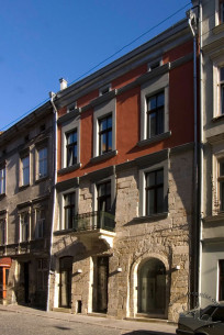 Вул. Вірменська, 4. Головний фасад будинку під час реконструкції