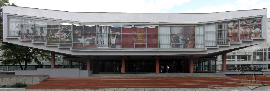 Вул. Митрополита Андрея, 3 – об’єм виносних лекційних авдиторій головного входу та вестибюлю