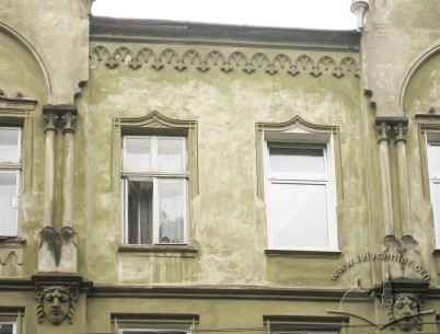 Вул. Вітовського, 31. Фрагмент фасаду в рівні IV-го поверху