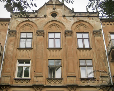 Вул. Вітовського, 33. Головний фасад в рівні ІІІ-IV-го поверхів (фрагмент)