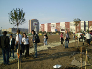 Prosp. Chervonoi Kalyny – John Paul II Park