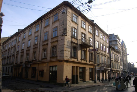 Vul. Halytska, 13. An overall view