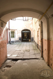 Vul. Halytska, 15. A view from the passageway towards the courtyard