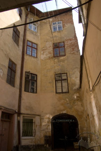 Vul. Halytska, 15. The rear facade