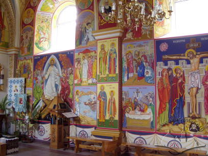 Вул. Довбуша, 24. Розписи південної стіни костелу