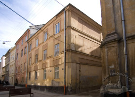 Vul. Lesi Ukrainky, 12 – residential building