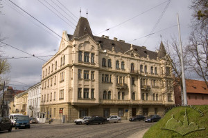 Vul. Pidvalna, 3/ vul. Valova, 31 – office building (former residential)