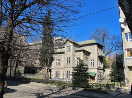 Вул. Генерала Чупринки, 96 – офісний будинок (колишня вілла "Подолянка")