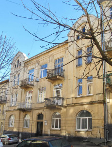 Вул. Тарнавського, 25. Чільний фасад