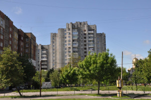 Вул. Віктора Чукаріна, 1б – житловий будинок